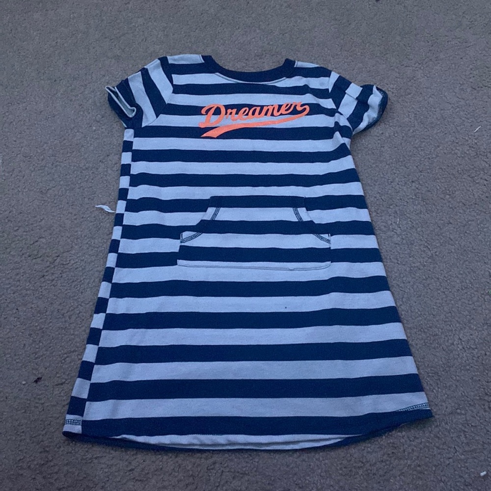 This is a kids nightgown in perfect shape and pockets